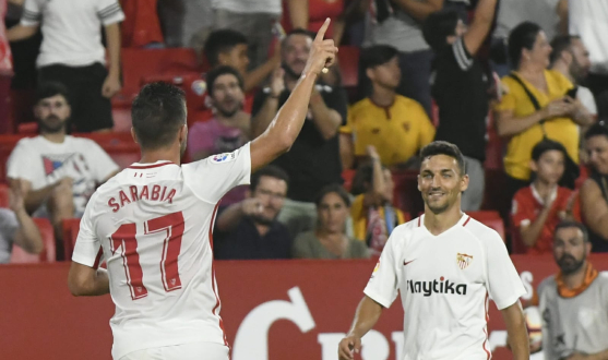Sarabia del Sevilla FC ante el Újpest