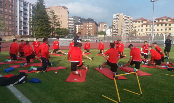El Sevilla Atlético se ejercita en Oviedo