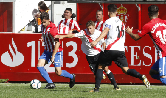 Partido entre el Real Sporting y el Sevilla Atlético