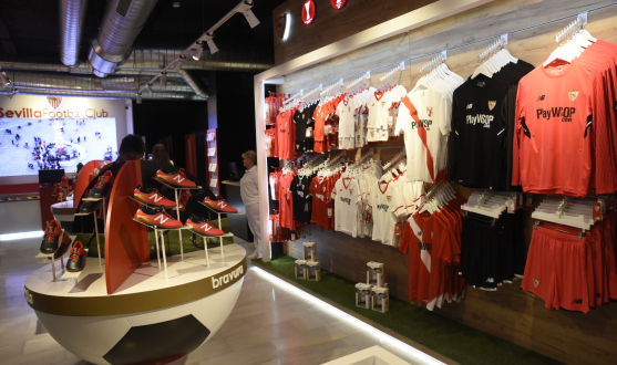 Tienda oficial del Sevilla FC de la Avenida Constitución