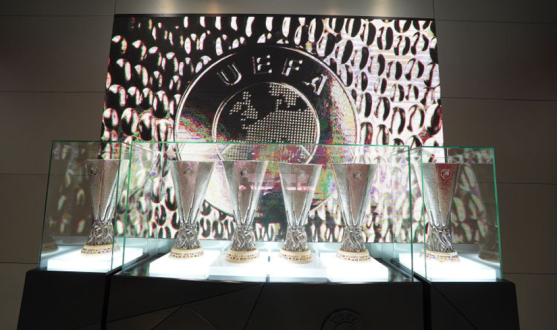 Los seis trofeos de la UEFA Europa League