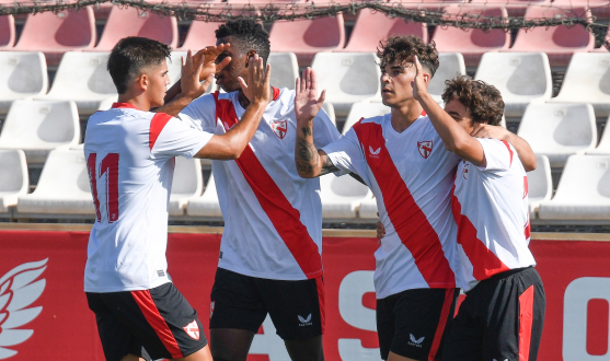 Los jugadores del Sevilla Atlético celebran un gol ante el Córdoba CF