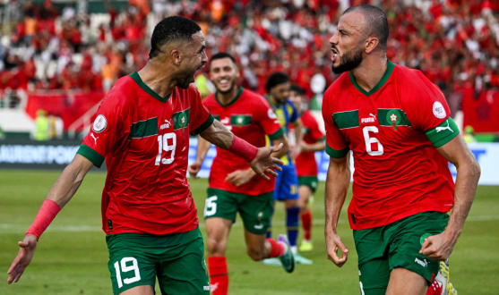En-Nesyri and Saiss celebrate the first Morocco goal against Tanzania
