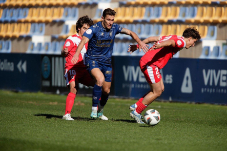 Action shot from the encounter between UCAM Murcia and Sevilla Atlético