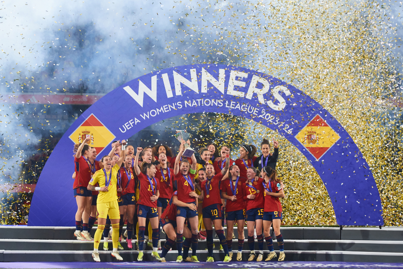 España levanta el trofeo de la Nations League