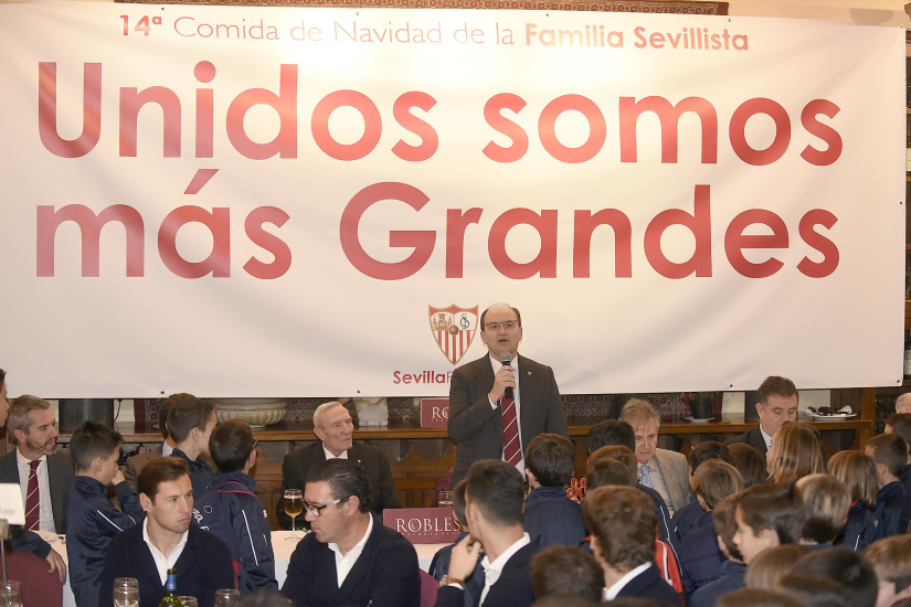 José Castro, durante su discurso en el almuerzo de Navidad