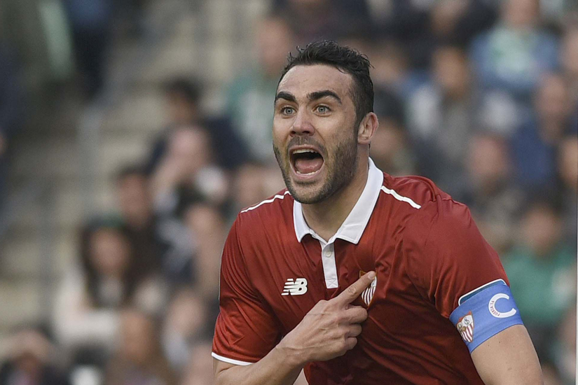 Vicente Iborra, in the Real Betis-Sevilla FC