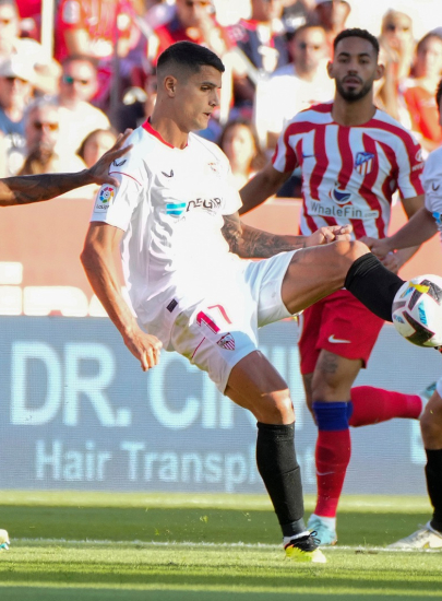 Erik Lamela del Sevilla FC ante el Atlético de Madrid