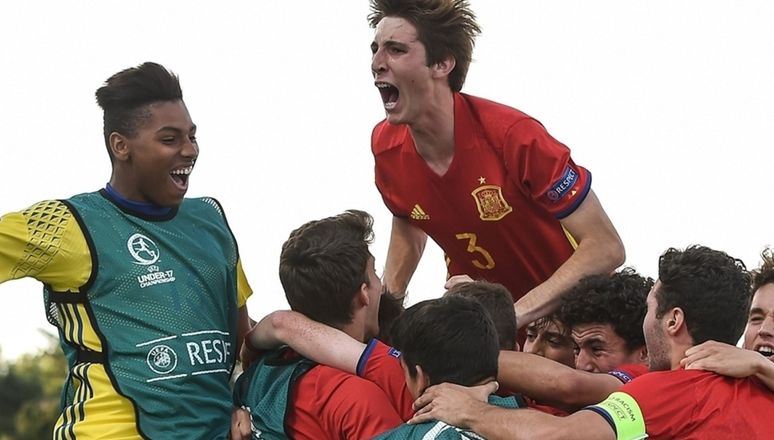 Jugadores de la selección española celebran el pase a semifinales