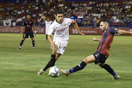 Jesús Navas del Sevilla FC ante el Extremadura