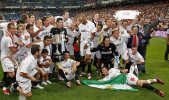 Jugadores celebran la Copa del Rey 2007